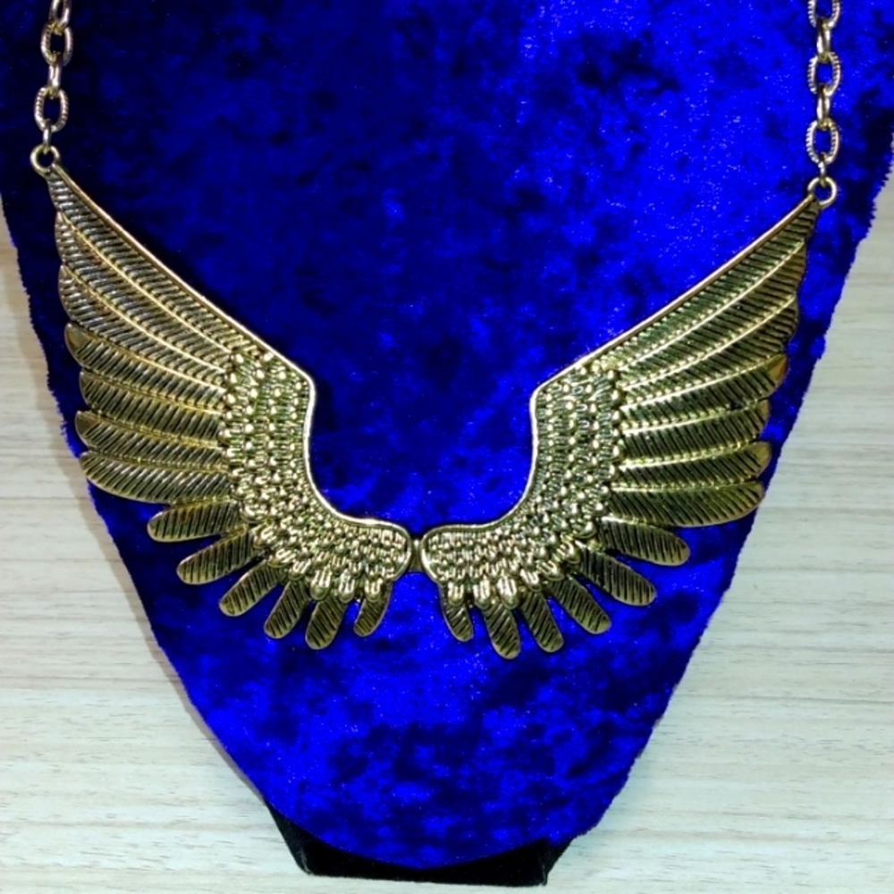 Wings goldtone wings only worn once